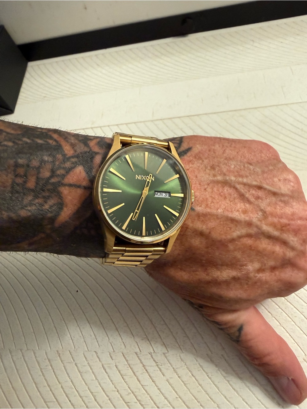 Nixon The Sentry SS men’s watch in gold with green face. - Picture 6 of 7